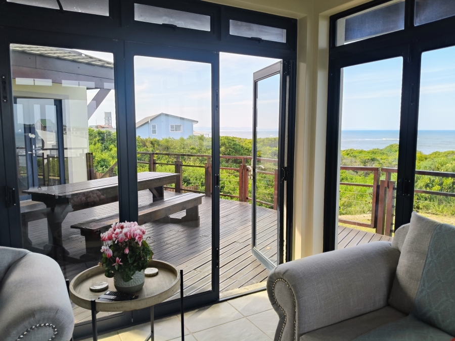 6 Bedroom Property for Sale in Paradise Beach Eastern Cape